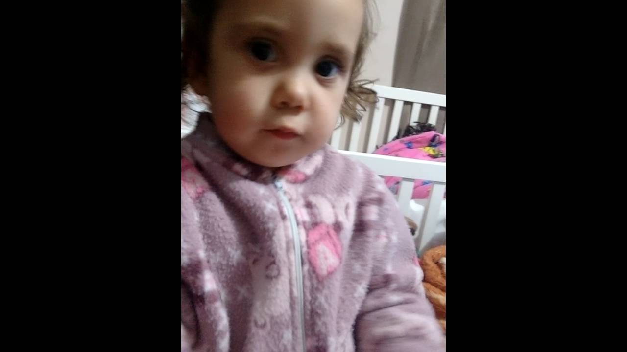 MARIANA LIGANDO PARA A GALINHA PINTADINHA OI GALINHA, .. TCHAU TCHAU TCHAU. KKKK