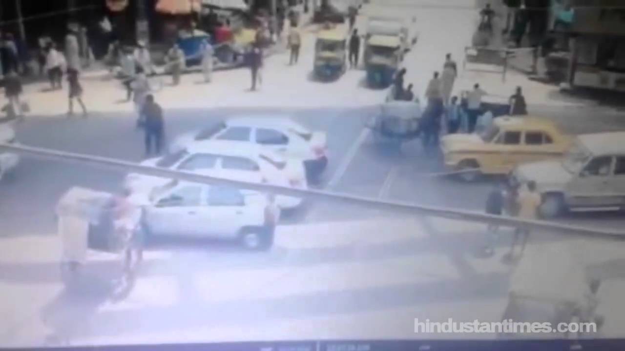 CCTV footage | Kolkata flyover collapses on vehicles