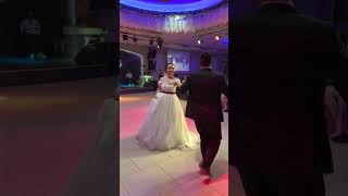 Gelin Ve Damat Beyden Güzel Bir Dans #dans #dance #düğün #wedding #yotubeshorts #2024 #event #izle