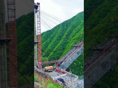 “Sky Walkway” In The Gorge, How The Temporary Ropeway Supplies Materials For The Bridge