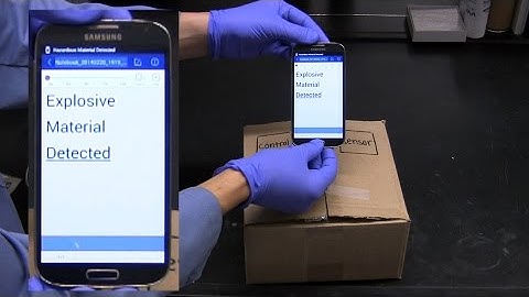 Detecting gases wirelessly with a smartphone