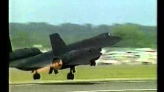 SR 71 Blackbird / Light aircraft  take off. Compare and contrast