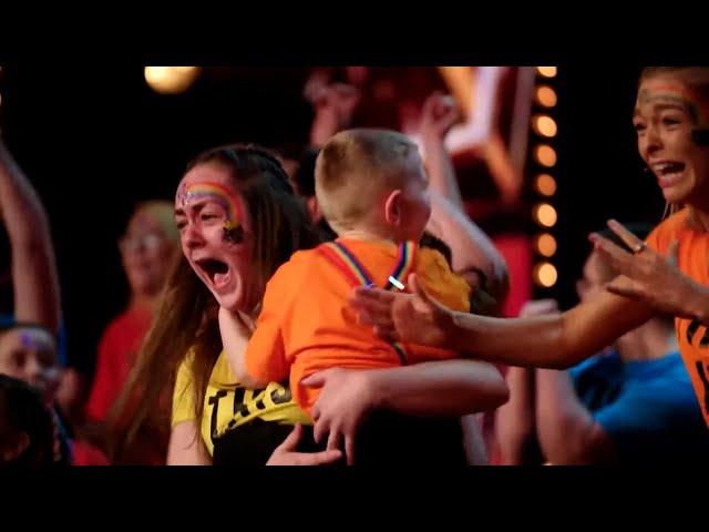 GOLDEN BUZZER! Sign Along With Us' Emotional Performance Make Tears of The Judges class=