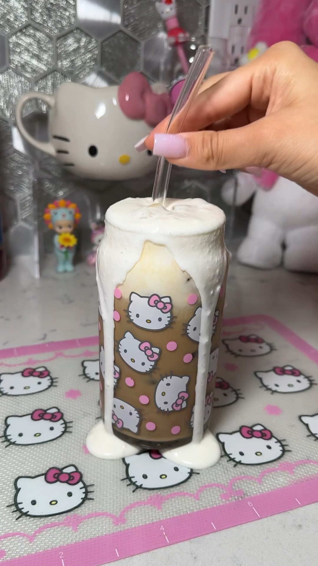 Nescafé Barista Hello kitty PM9631 Nescafe Gold Blend Barista Hello Kitty Limited Model Coffee