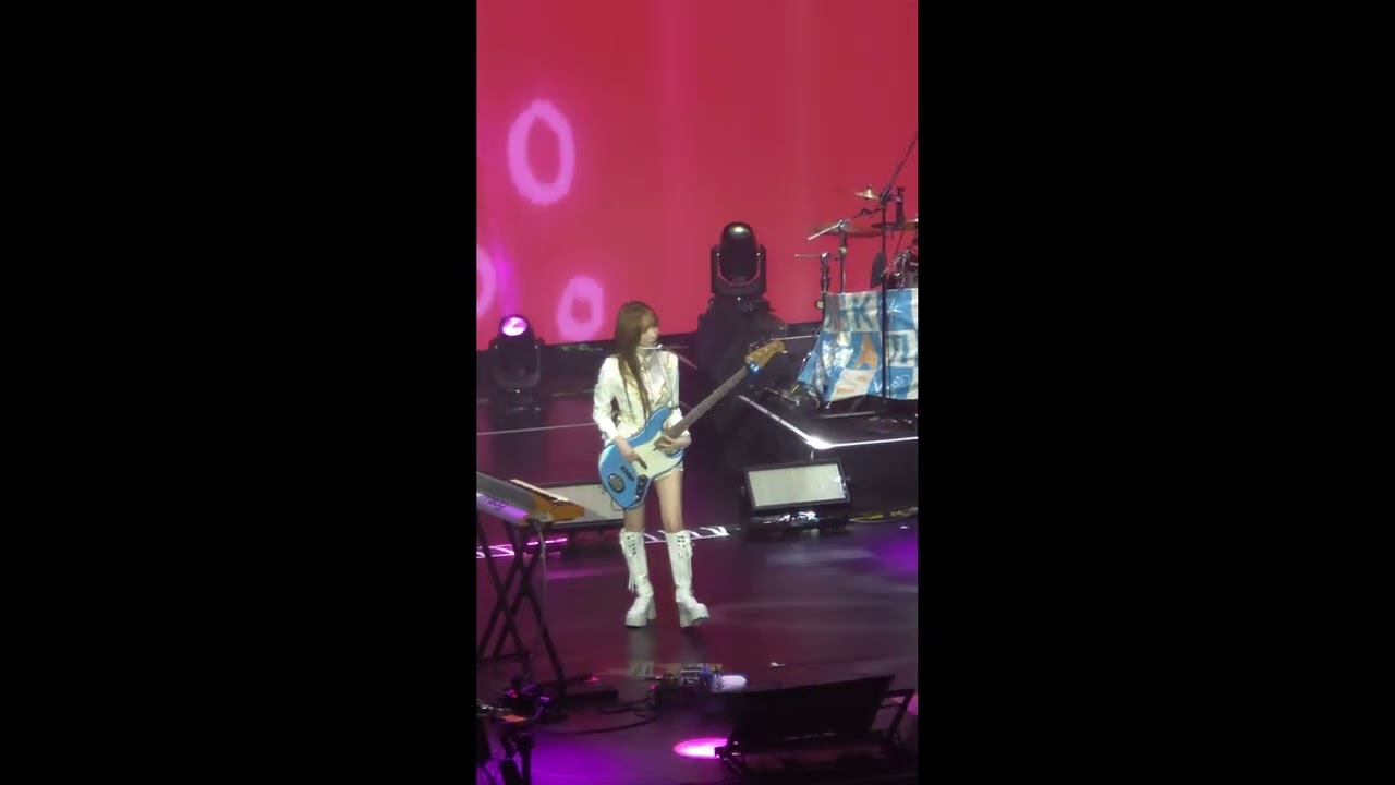 20260215 QWER 'ROCKATION' Taipei 'Secret Diary' Magenta focus