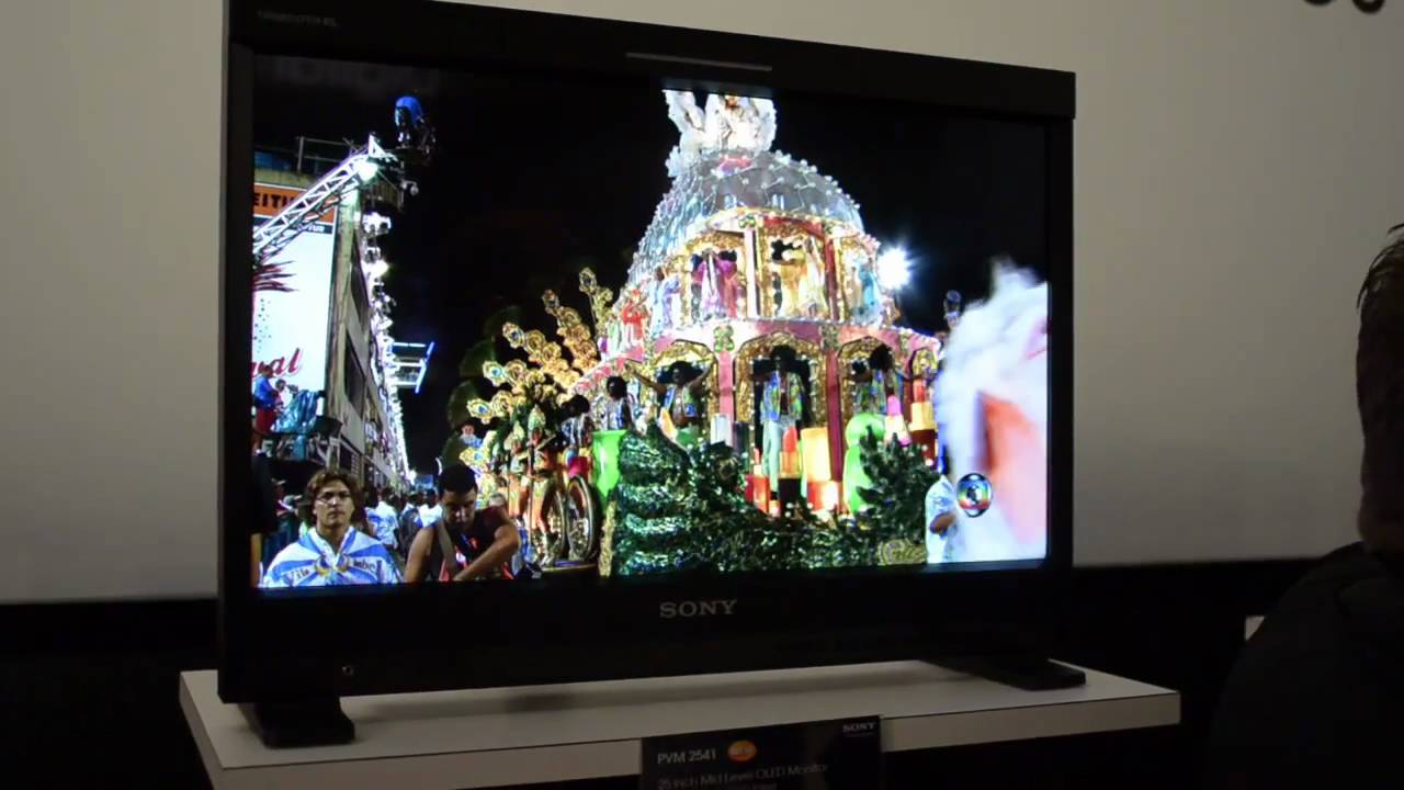 Live - Sony PVM 25\