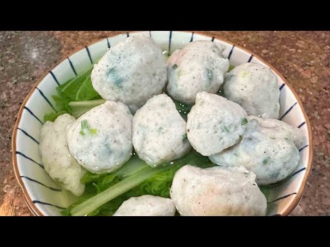 វិធីស្លស្ពៃក្រញ៉ាញ់ ប្រហិត ត្រីស្លាត / Boil water Cabbage With meatballs Fish