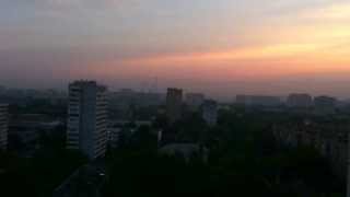 Петух в Москве ранним утром орет во все горло