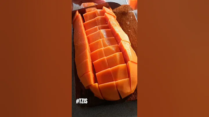 #asmr #cuttingskills #sweet #delicious #healthy #papaya #fruit #satisfying #relaxing #shorts