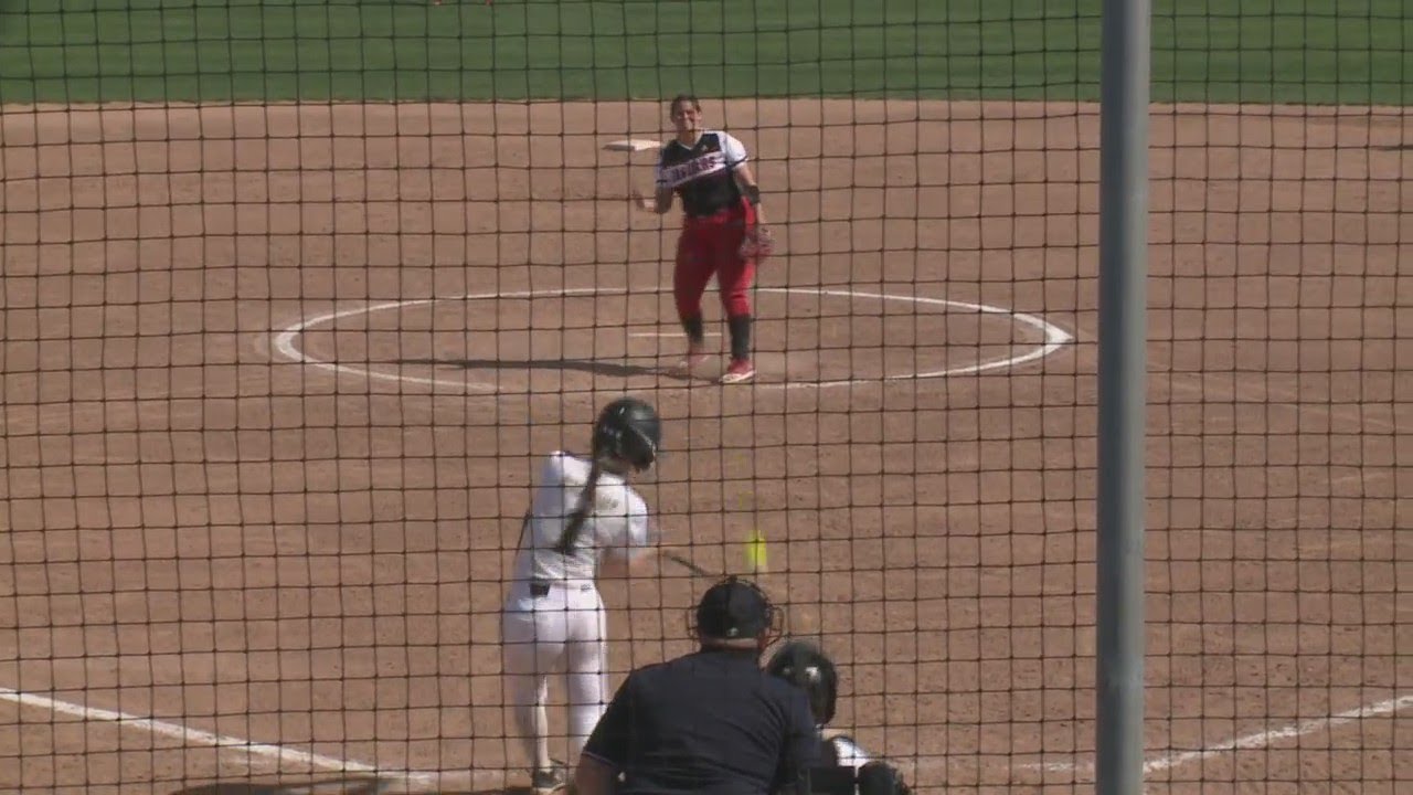 PFW softball splits Friday doubleheader with IUPUI