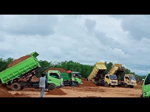  Dump  Truk  Bongkar Muatan Tanah  YouTube