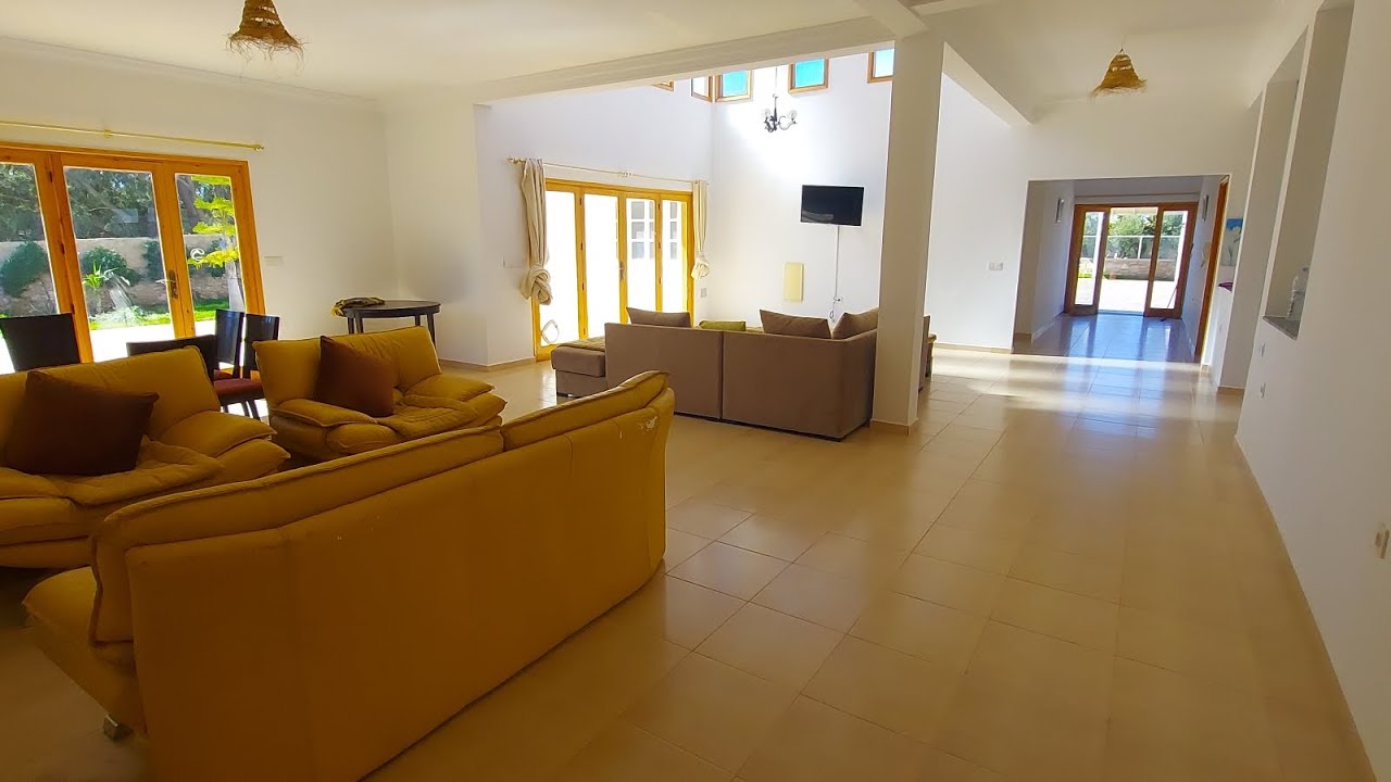 Villa à vendre à Ghazoua, Essaouira, en bordure de route principale. Tous les documents nécessaires 