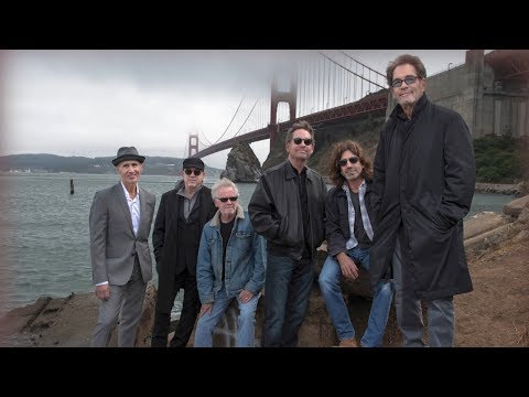 new-huey-lewis-&-the-news-music-video-“her-love-is-killin’-me”