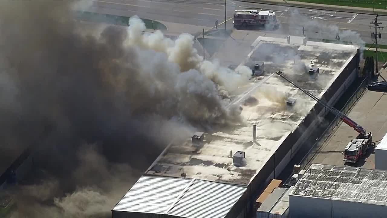 Crews battle large fire at business in Roseville