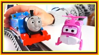 AIRPLANE TOYS CRASH! - Thomas the Train & Super Wings Toys screenshot 1