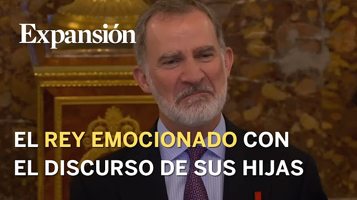 El Rey se emociona durante el brindis sorpresa de sus hijas