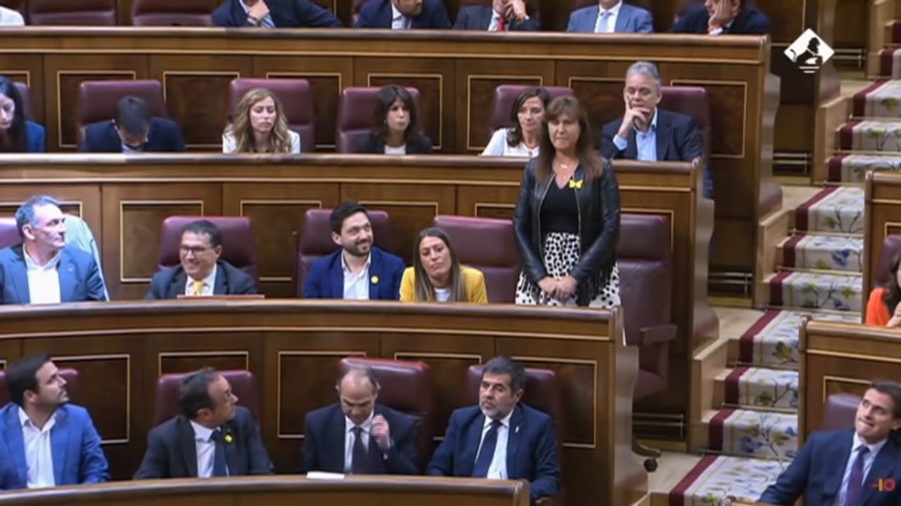 el nacional periodico Laura Borràs, abroncada cuando promete su cargo como diputada