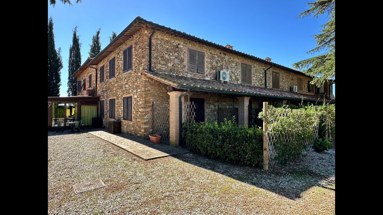 Complesso agrituristico con piscina e ristorante e 20 ettari di terreno Rif. M - AGR 270