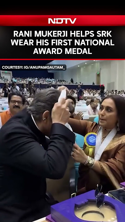 Rani Mukerji Helps Shah Rukh Khan Wear His National Award Medal. Internet Melts