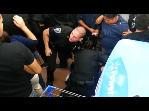 Crazy Wal-Mart Black Friday fight for TV