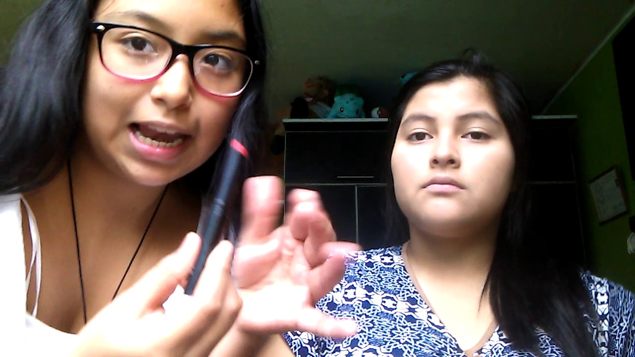 Intento de maquillar a mi prima 😂😜😘