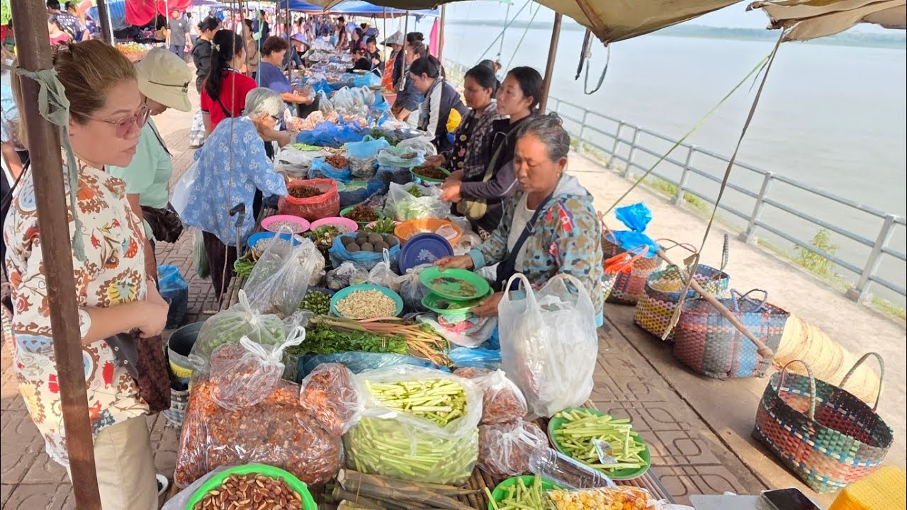 ตลาดนัดไทย ลาว อำเภอท่าอุเทน จังหวัดนครพนม