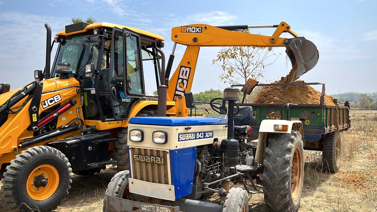 jcb-3dx-eco-excellence-backhoe-loading-mud-in-mahindra-and-swaraj