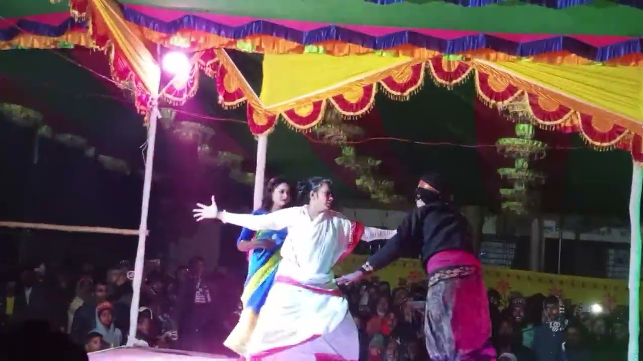 প্রধান অতিথি ধানের শীষে মনোনীত প্রার্থী প্রিয়াঙ্কা নাটক উদ্বোধন করেছে নাটক সুন্দর পরিবেশ