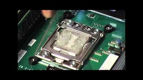 IBM System x 3300 M4 Removing the Microprocessor and Heat Sink