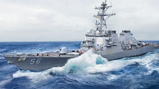 巨大な波と戦う米海軍駆逐艦の艦内生活