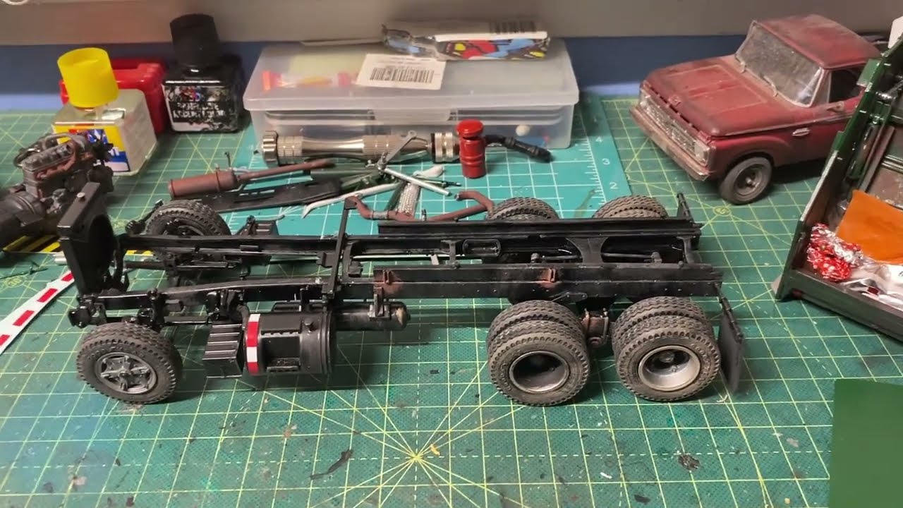 AMT 1/25 Mack R685ST Refuse Truck With Garwood Compactor Progress Video