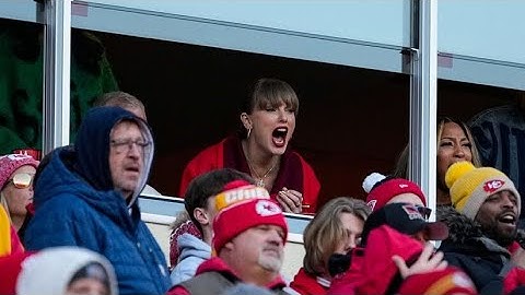 Taylor Swift Enthusiastically Celebrates Travis Kelce’s Touchdown in Chiefs vs. Texans Playoff Game
