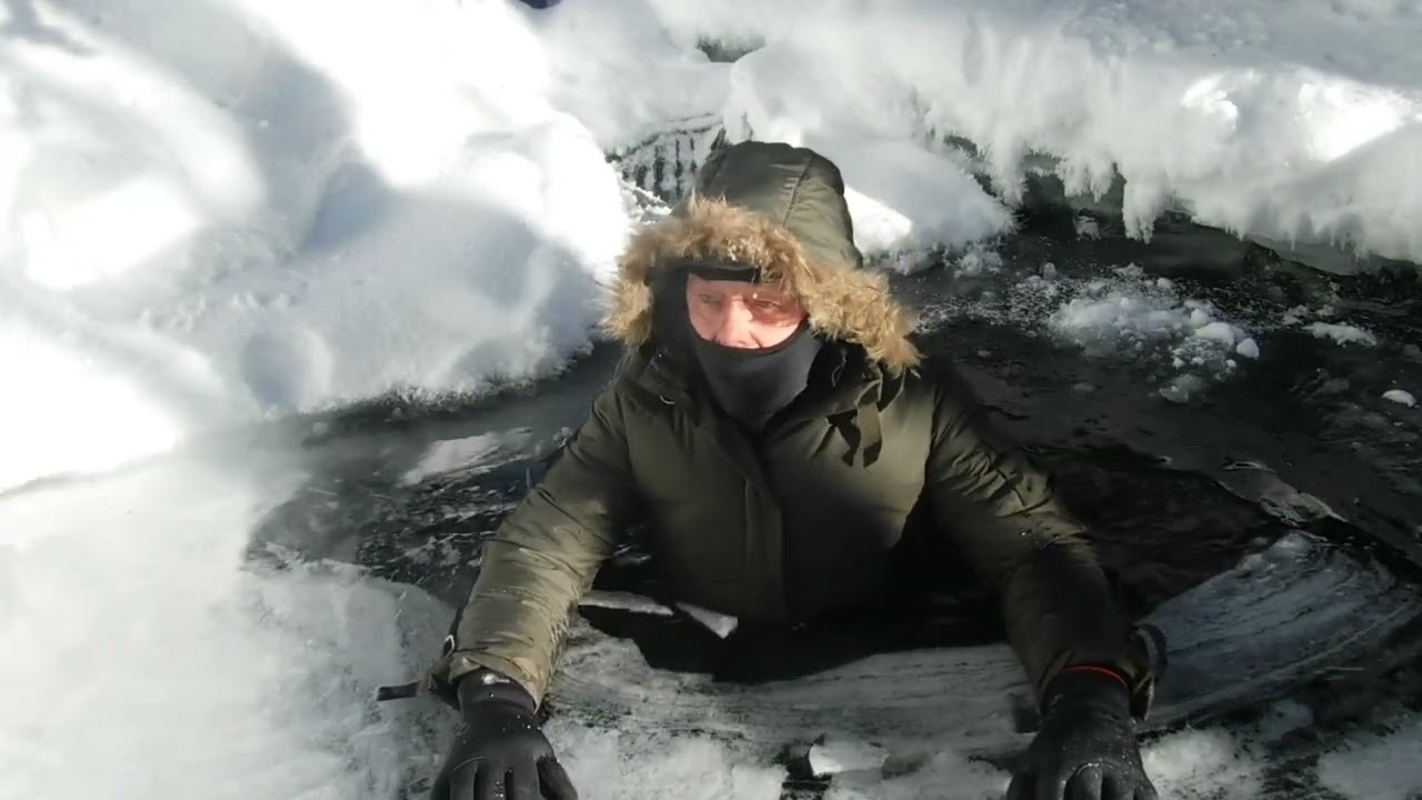 080 wet: Winter Fun in Hoody Jacket