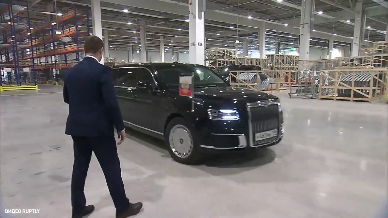Путин едет на мерседесе