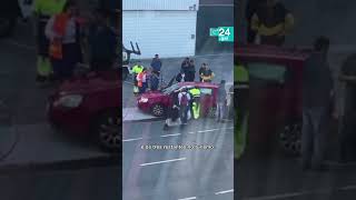 💥 🚍 13 FERIDOS nun choque entre un autobús e un coche nun polígono industrial