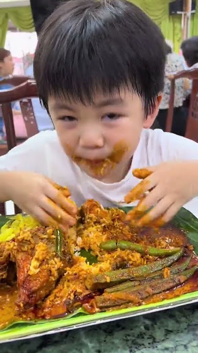Bro teaches how to eat nasi kandar... #donttrythis