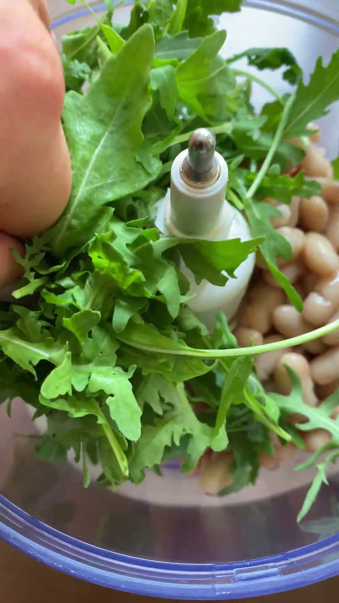 Hummus di fagioli e rucola, la crema perfetta su pane e pasta - YouTube