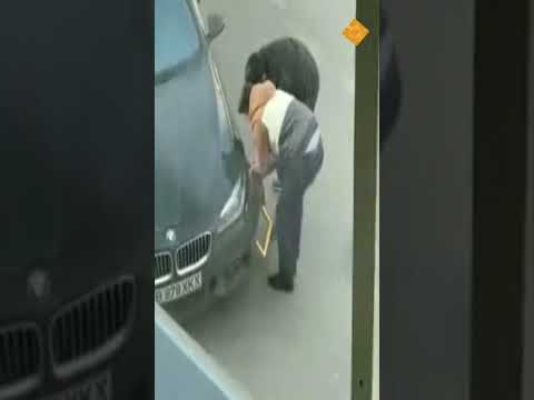 اضحك مع لدي ينزع حداء لدي يوضع على عجل تم حضرو اصحاب مخالفات Shorts هتضحك كوميديات