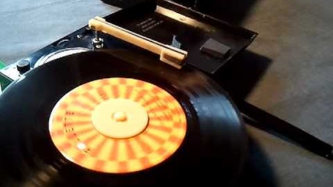 Vintage Commodore Transistor Micro Record Player 45 rpm