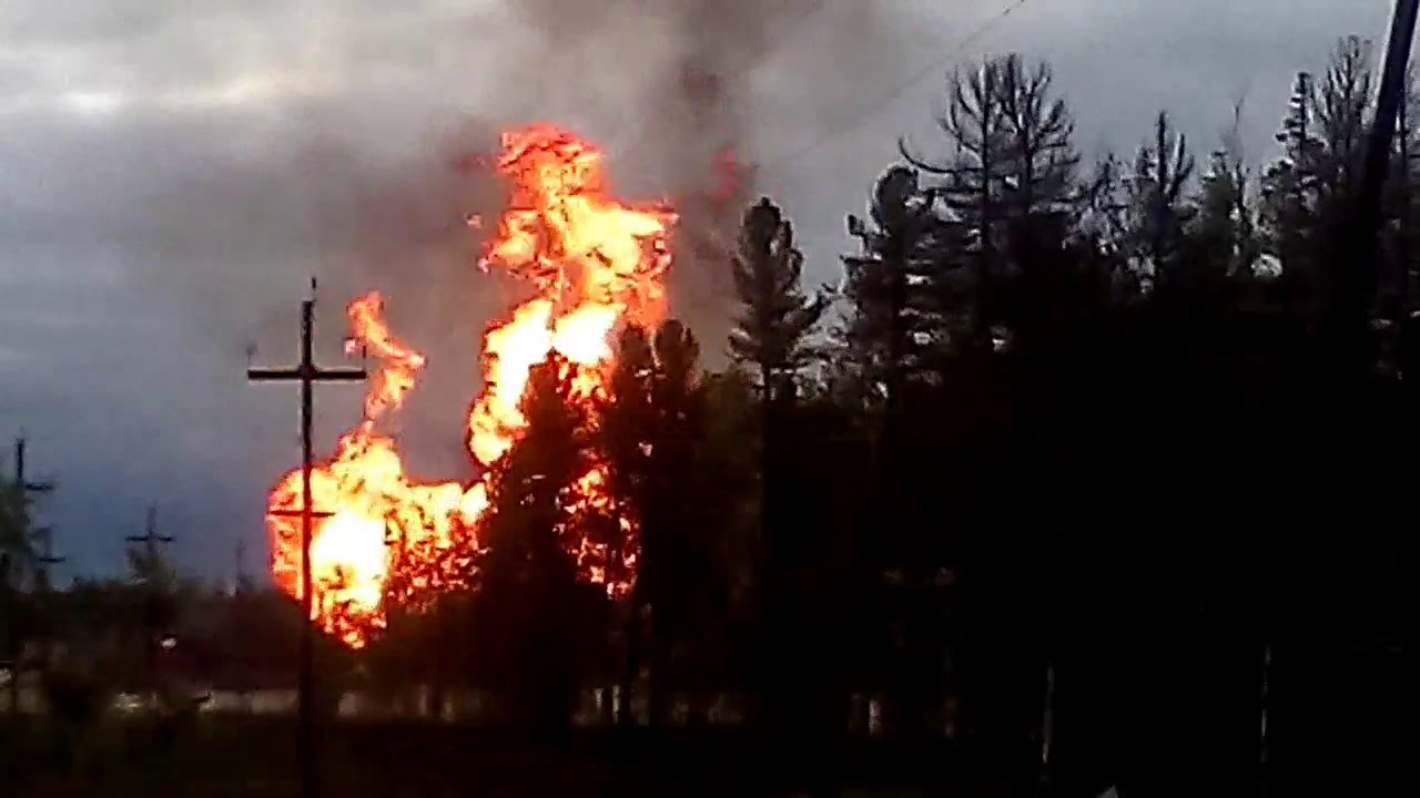 Взрыв буровых. Взрыв буровой от молнии. Ваньеганское м/р Нижневартовск. Hyundai буровая под взрыв.