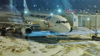 Пасмурный взлет и снежная посадка. Airbus a319-100.