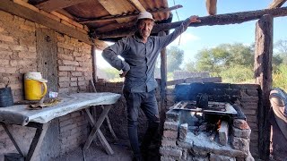 Hombre CAMPESINO  vive en medio del MONTE en completa SOLEDAD/ SU LUGAR EN EL MUNDO