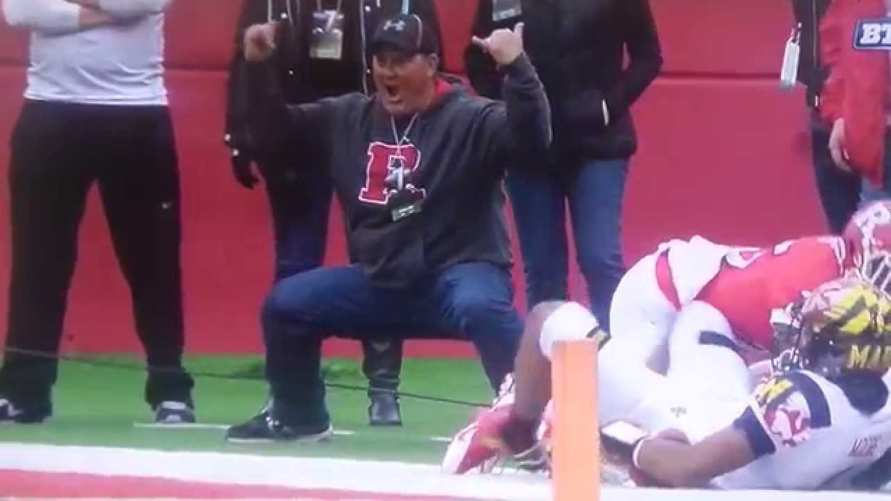 A star is born - Viral video of Rutgers fan shows his stuff! - YouTube