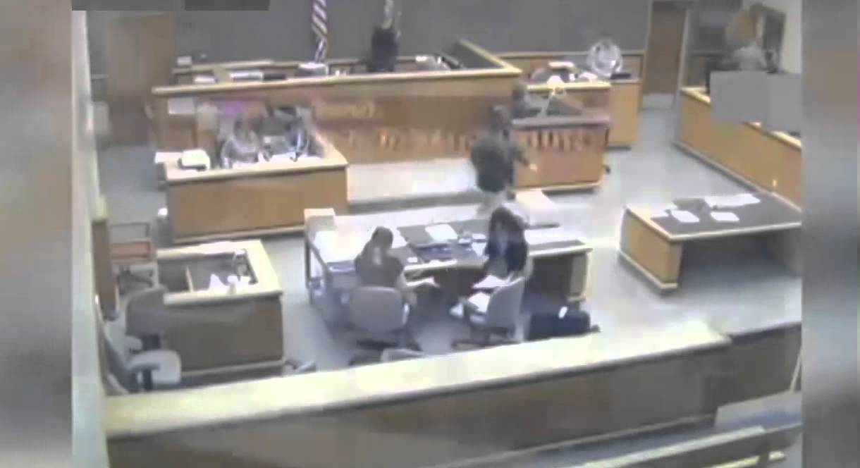 MAN FLEES AND ESCAPES COURT ROOM!! - One smooth criminal - YouTube