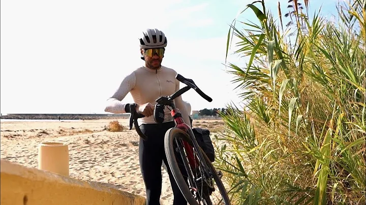 CAN YOU CYCLE ALONG A SANDY BEACH? #TOUROFVALENCIA...