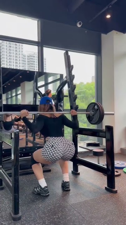 extreme-girl-power-a-girl-lifting-4-times-a-weight-than-an-average