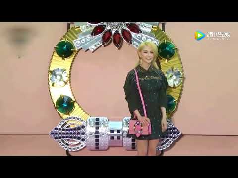 昆凌与周杰伦又秀恩爱 看张学友演唱会与一众大咖合影