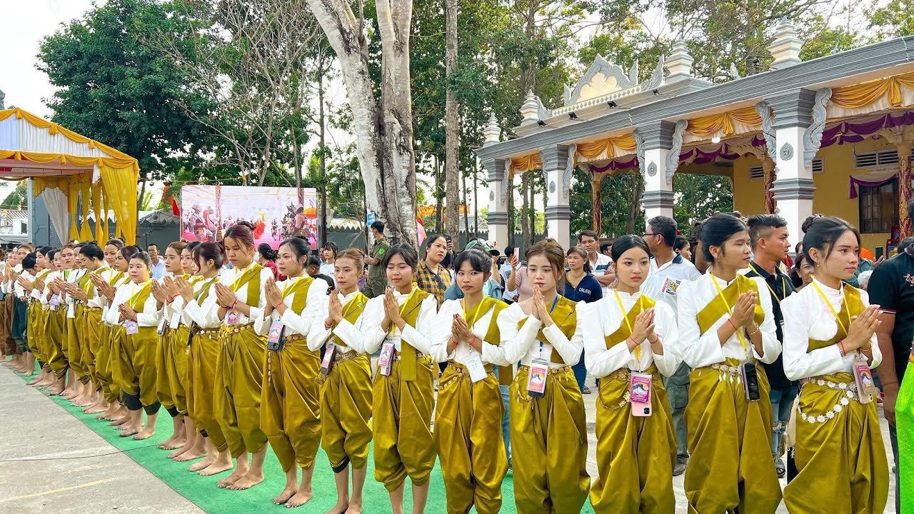 Lễ kết giới sima chùa saleng chat dem cuối rất đông người nha ពិធី​កាត់​ព្រំ​ប្រទល់​ប្រាសាទ​ស៊ីម៉ា❤️