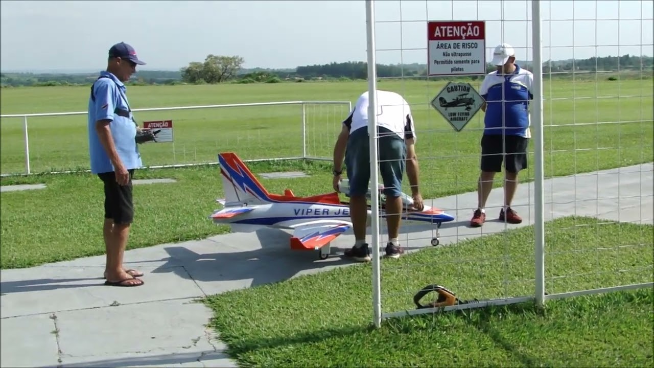 VIPER JET, PHOENIX MODEL, VOO DE ESTREIA