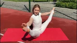 Outdoor Yoga gone Wrong because of Winds || Jasmine Pink